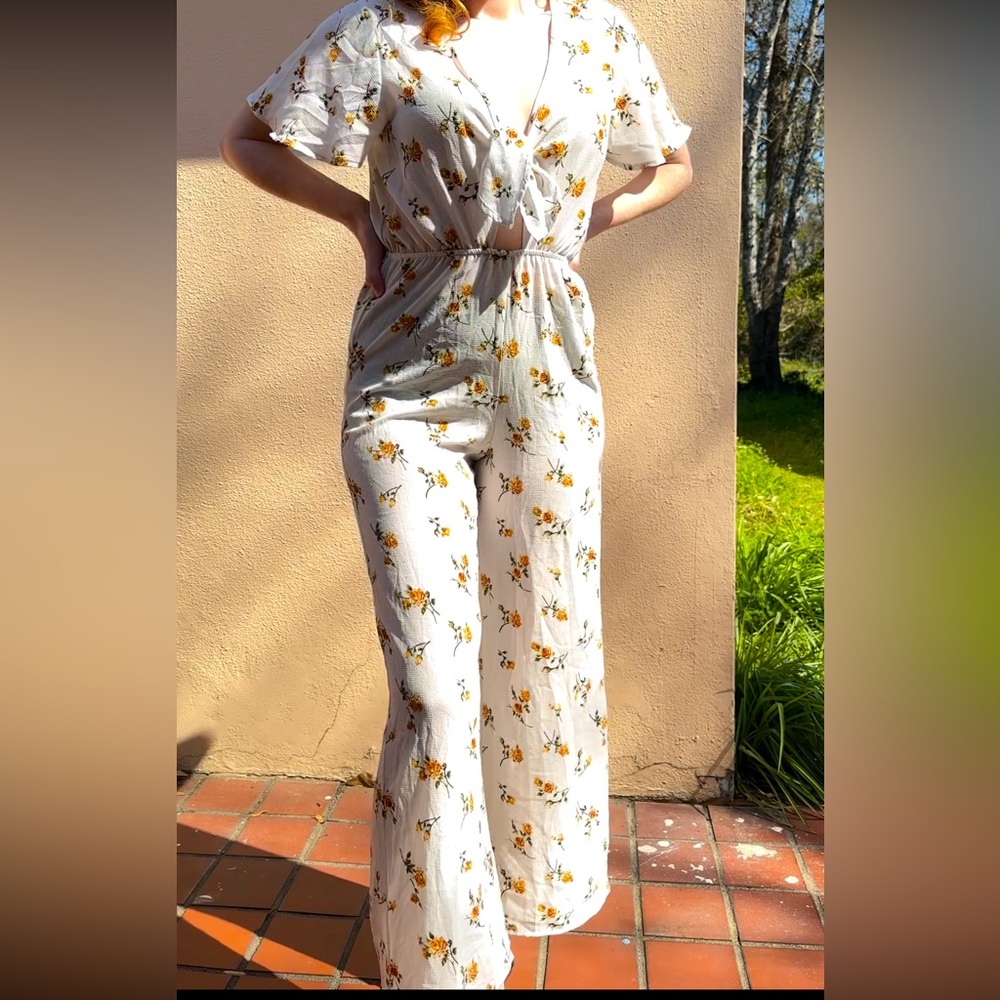 Step out in style with this charming floral jumpsuit!